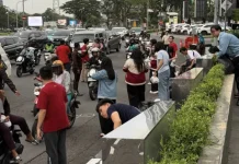 YBAI dan Mahasiswa Buddhis Surabaya Bagikan 1.000 Paket Takjil