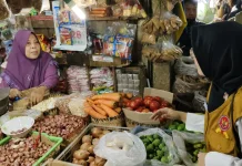 KPPU Sidak Pasar Wonokromo Awasi Harga Pangan jelang Idulfitri