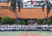 Seribu Pelajar Surabaya Nyanyikan Indonesia Raya Tiga Stanza