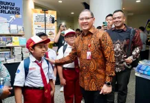 Respon Komdigi, Dindik Jatim Akan Keluarkan SE Batasan Penggunaan HP