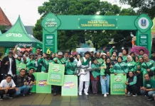 Mitra Grab Surabaya dan Malang Bagikan 850 Takjil di Ramadan