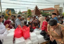 Jumat Terakhir Ramadan, Setwan Jatim Berbagi 1500 Paket Takjil