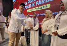 Syukuri Ramadan Legislator Gerindra Berbagi dengan Ojol dan Janda