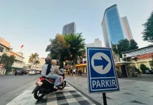 Belanja Lebaran Meningkat, Dishub Surabaya Tertibkan Parkir di Kawasan Pertokoan