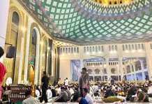 Masjid Al-Akbar Surabaya: Lautan Air Mata di Malam 29 Ramadan