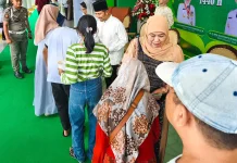 Gubernur Khofifah Ajak Warga 'Riyayan' di Grahadi dan Kediaman
