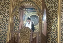 Khatib Masjid Al Akbar Ajak Umat Perbarui Diri di Idul Fitri