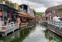 Serunya Libur Lebaran di Pasar Apung Museum Angkut Batu