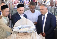 Gubernur Samarkand Uzbekistan Ziarah ke Makam Maulana Malik Ibrahim