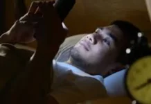 Kebiasaan Scrolling Malam Hari Ganggu Kualitas Tidur