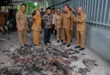 Bupati Gresik dan Bupati Lamongan Tinjau TPA Ngipik Bahas Kerja Sama PSEL