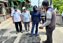 Wabup Sidoarjo Sidak Jalan, Soroti Kualitas Aspal dan Drainase