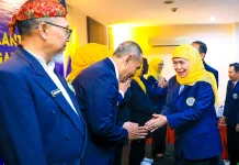 Lantik IKA Jateng, Khofifah Dorong Peran Alumni Kesehatan
