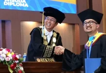 Raih Gelar Doktor, Tom Liwafa Tekankan Tanggung Jawab Akademik