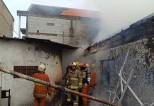 Rumah di Petemon Terbakar, 11 Mobil PMK Dikerahkan