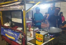 Kuliner Pinggir Jalan Nasi Goreng 75 Melek Teknologi