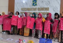 Hari Kartini, Perempuan Gubeng Luncurkan Batik Gasing