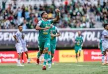 Bek Asing Leo Lelis Persebaya Tembus 100 Laga Liga 1