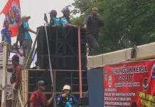 Ratusan Sopir Truk Gelar Aksi di Surabaya, Soroti Masalah BBM Subsidi