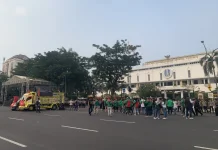 Sebanyak 6000 Buruh Lakukan Aksi May Day di Depan Kantor Gubernur Jatim