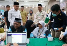 Wali Kota Eri Lepas Jamaah Kloter 50–52 Surabaya
