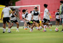 Jaga Asa Empat Besar, Persebaya Siap Curi Kemenangan di Padang