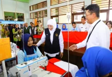 Khofifah Respons Kritik Dewan Jatim tentang Lama Sekolah Sampai SMP