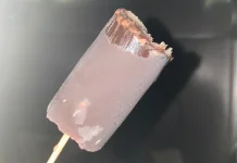 Es Cokelat Jadul Manukan Viral saat Cuaca Terik