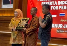 Khofifah Apresiasi Perjalanan Bhikkhu Lintas Negara Serukan Perdamaian