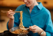 Budaya Menyeruput Mie di Jepang Jadi Tradisi Unik