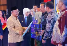 Gubernur Khofifah dan Mendikdasmen Lepas Ribuan Pekerja Migran SMK