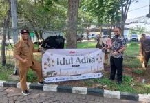 Sambut Idul Adha, BKMS Bersama Tenant JIIPE Bagikan Puluhan Hewan Kurban