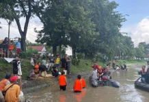 DLH Tindak Satu Orang Buang Darah Kurban ke Kal Surabaya