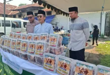 Ribuan Paket Daging Kurban Dibagikan untuk Warga Surabaya