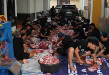 Pegadaian Kanwil XII Surabaya Bagikan Sekitar 1.000 Paket Daging Kurban