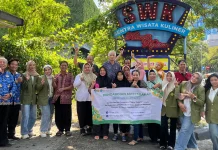 Mahasiswa Akuntansi UPN Edukasi Digital Pedagang SWK Klampis