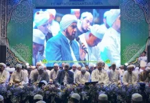 Puluhan Ribu Jamaah Ikuti Sholawat dan Doa Bersama Habib Syech