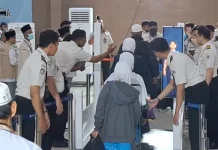 Pemeriksaan Iris Mata Pangkas Antrean Jemaah Haji di Debarkasi Surabaya