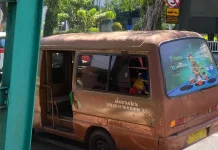 Tergerus Zaman, Angkot 'Lyn' Surabaya Berjuang Bertahan Hidup diera Modern