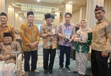 Siswa SD Luncurkan Tiga Buku saat Kelulusan