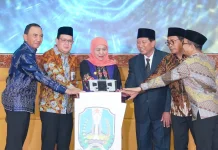 Gubernur Khofifah Luncurkan Beasiswa LPPD Jatim 2026 Bagi Santri