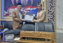 Komnas PA Surabaya Beri Penghargaan Perlindungan Anak kepada Anggota DPRD Jatim