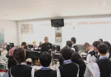 Dari Kelas ke Studio: SMK Global Multimedia Belajar Broadcasting di RRI Surabaya