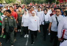 Khofifah Gaungkan Semangat Hijrah lewat Jalan Sehat Muharram