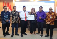 Pemkab Gresik Salurkan Bantuan Modal dan Siapkan Lahan Relokasi untuk PKL