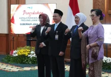 Khofifah Kukuhkan Hasoloan Manalu sebagai Kepala Perwakilan BPKP Jatim