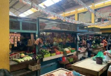 Sejumlah Pedagang di Pasar Soponyono Rungkut Surabaya Keluhkan Sepi Pembeli