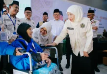 Gubernur Khofifah Sambut Kepulangan Kloter Terakhir Jemaah Haji Surabaya