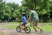 Ayah Jaman Sekarang Harus ikut Mengasuh Anak