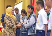 Gubernur Khofifah Sambut 120 Murid Program ADEM dari Malaysia dan Arab Saudi